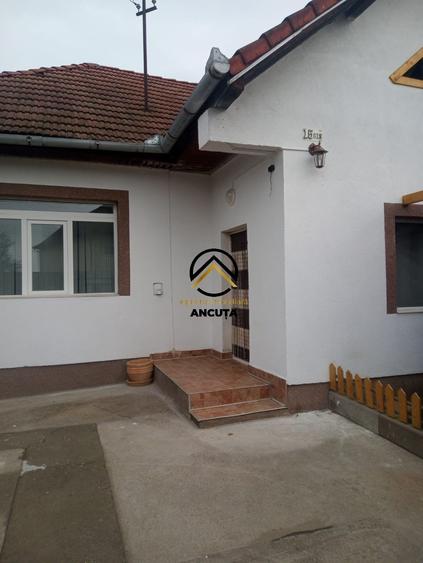 Casă cu 2 camere cu Canalizare în Central