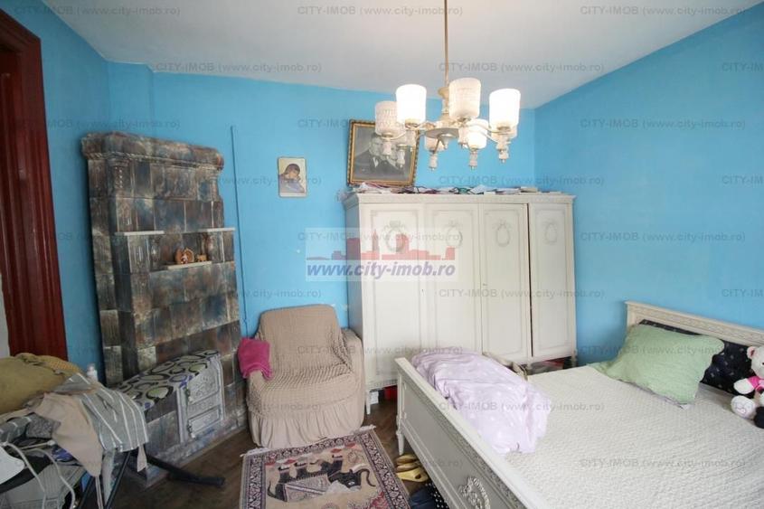 Casă individuală cu 5 camere decomandat cu Canalizare în Timpuri Noi