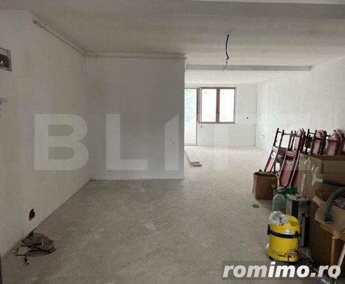 Apartament cu 3 camere semidecomandat în Central