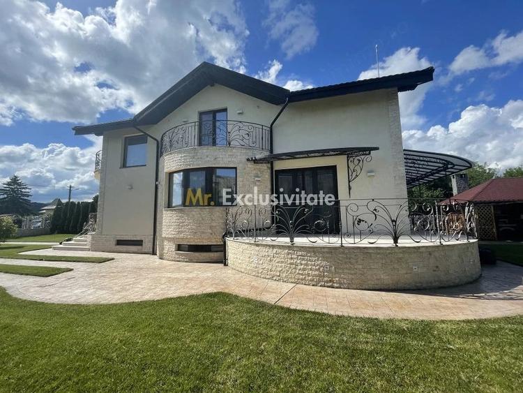 Casă cu Teren 1042 Mp în Cornu