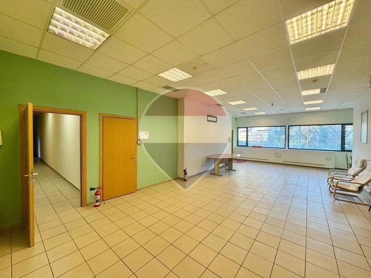 Spațiu comercial, de 467.82000732422 mp, în Banu Manta