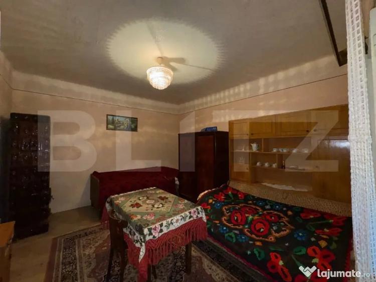Casa de vanzare, cu 2 camere, 120 mp + teren de 1207 mp, zon - 1