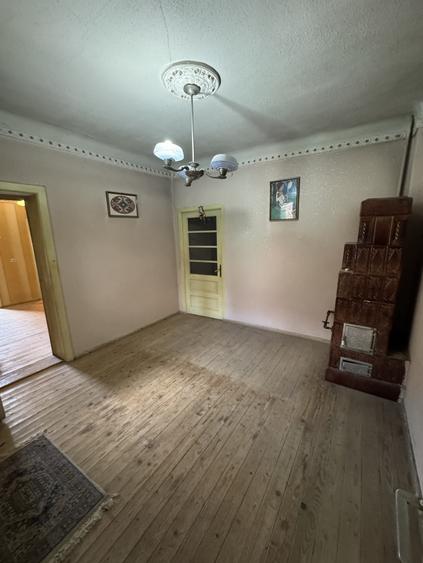 Casă individuală cu 6 camere cu Teren 400 Mp în Traian