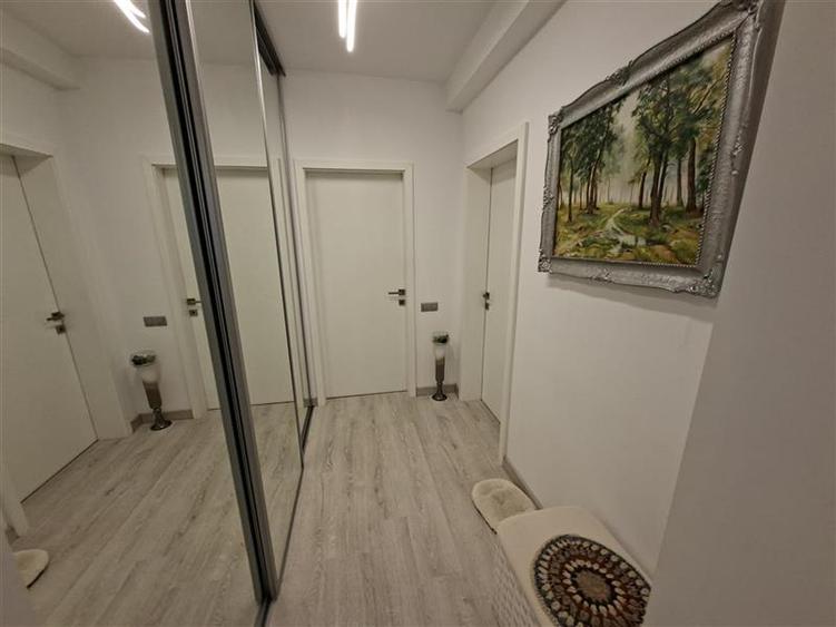 Apartament cu 3 camere semidecomandat, mobilat în Gheorgheni