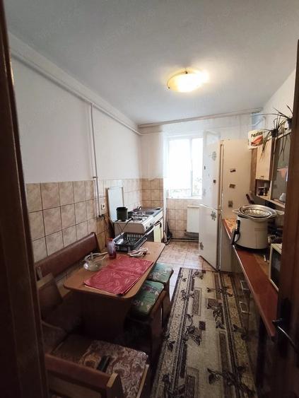 Apartament cu 2 camere decomandat în Triaj