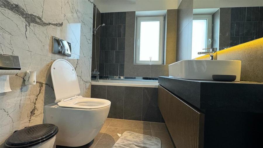 Apartament cu 2 camere decomandat, mobilat în Tractorul