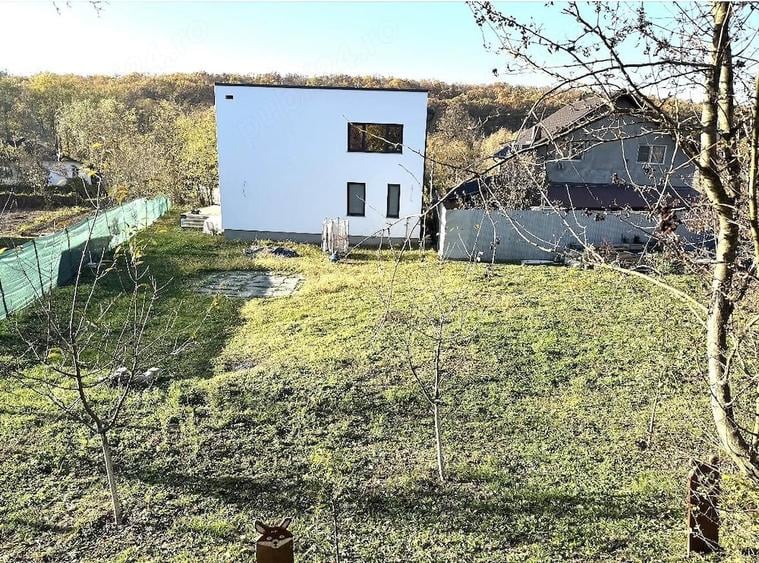 Casă cu 5 camere cu Teren 1095 Mp în Nisipoasa
