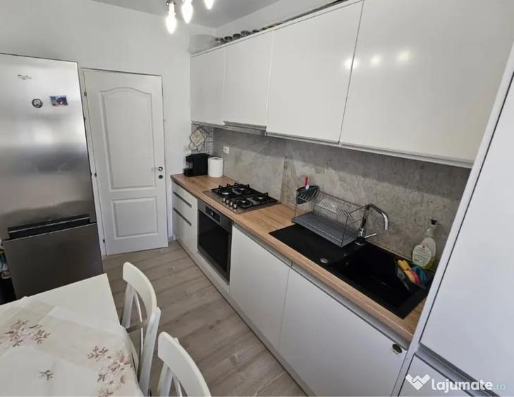 Apartament cu 2 camere decomandat în Ipotești