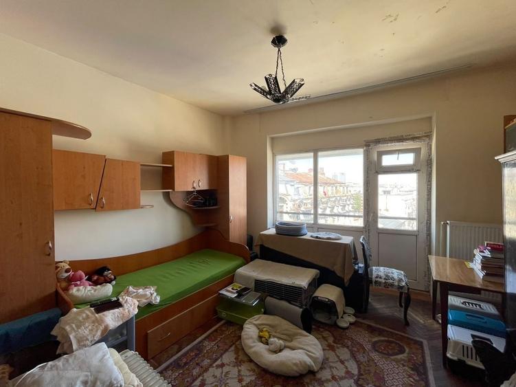 Apartament cu 4 camere, mobilat în Calea Victoriei