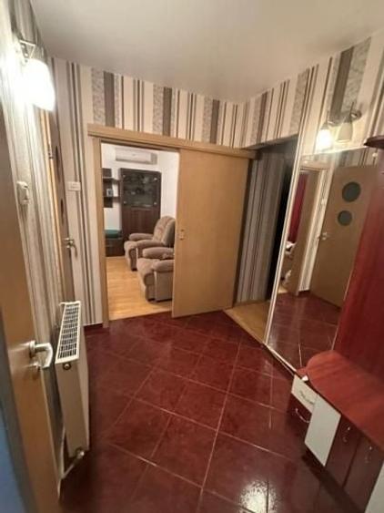 Apartament cu 4 camere decomandat, mobilat în Titan