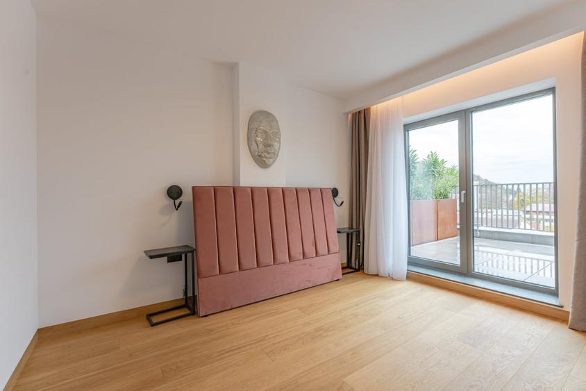 Apartament cu 3 camere decomandat, mobilat în Ultracentral