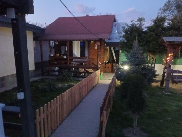 Casă cu 3 camere în Satu Nou de Sus