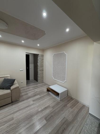 Apartament cu 3 camere decomandat, mobilat în Central
