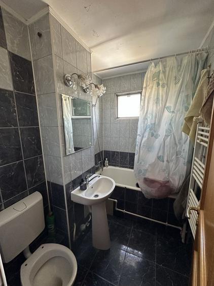 Apartament cu 3 camere decomandat în Sud