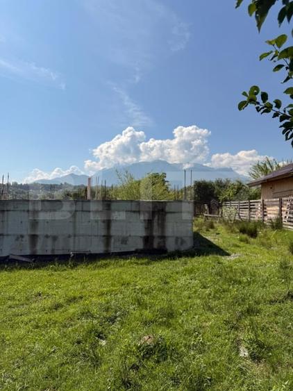 Casă individuală cu 11 camere cu Teren 1080 Mp în Sohodol