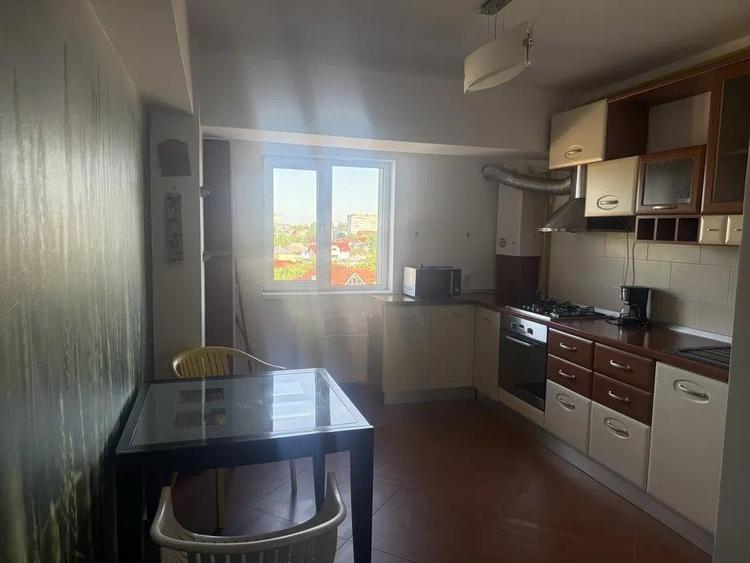 Apartament cu 2 camere decomandat, mobilat în Podul de Fier