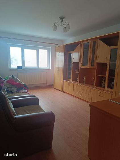 Apartament cu 2 camere decomandat în Petros