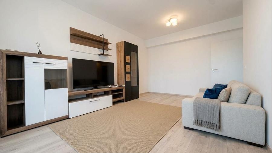 Apartament cu 2 camere decomandat în Tractorul