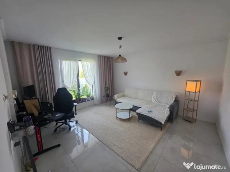 Casă cu 3 camere cu Teren 497 Mp în Central