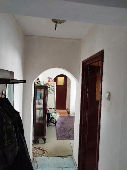 Apartament cu 3 camere semidecomandat în Drumul Taberei