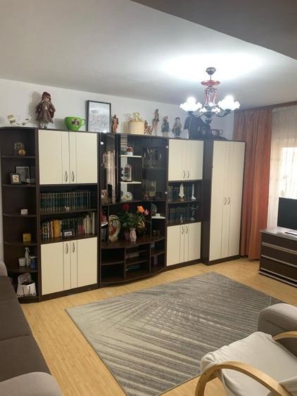 Apartament cu 2 camere decomandat, mobilat în Unirii Sud
