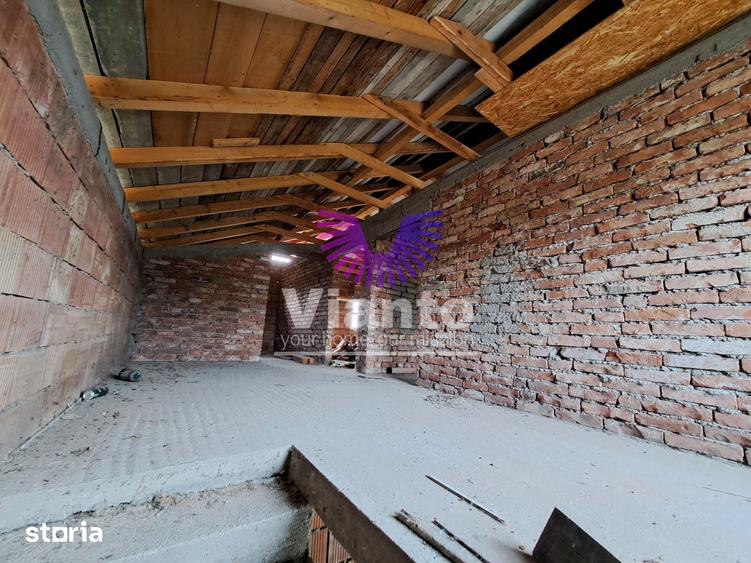 Casă cu 5 camere cu Teren 825 Mp în Roșia