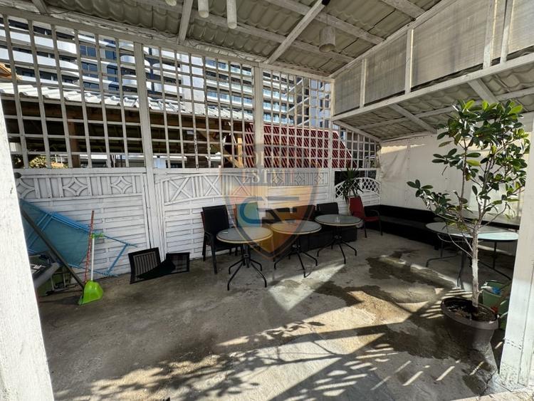 Casă individuală cu 9 camere cu Canalizare în Nord