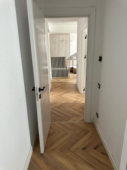 Apartament cu 3 camere semidecomandat, mobilat în Pipera