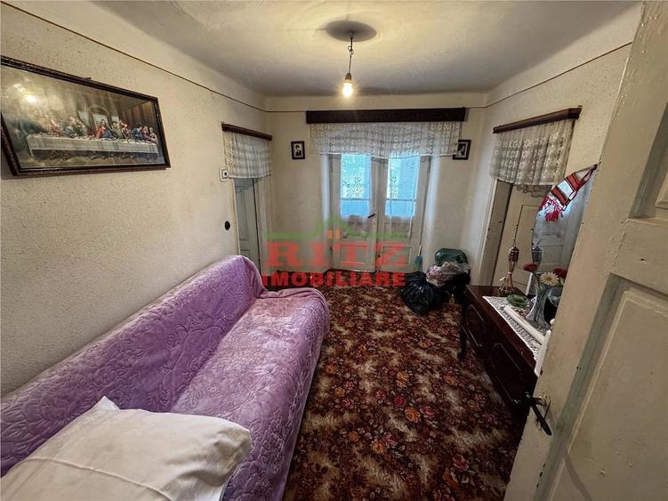 Casă cu 4 camere cu Teren 2437 Mp în Osica de Sus