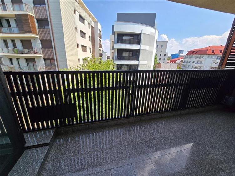 Apartament cu 5 camere decomandat, mobilat în Herăstrău