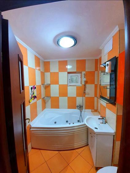 Apartament cu 3 camere decomandat în Micro 17
