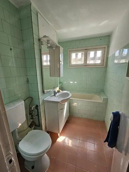 Apartament cu 4 camere semidecomandat în Dacia