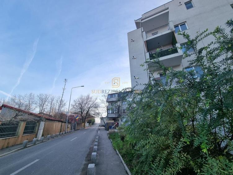 Apartament cu 3 camere decomandat în Metalurgiei