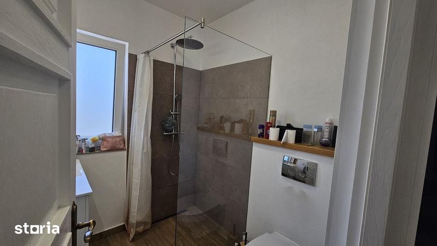 Casă cu 4 camere cu Teren 488 Mp în Între Lacuri