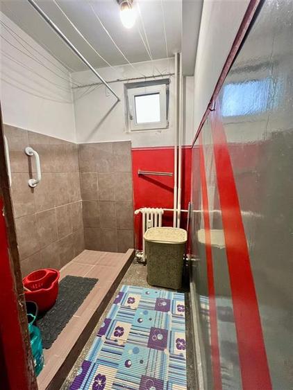 Apartament cu 3 camere semidecomandat în Rogerius