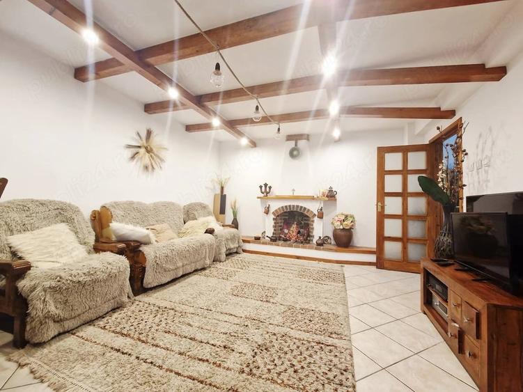 Apartament cu 4 camere decomandat în Est