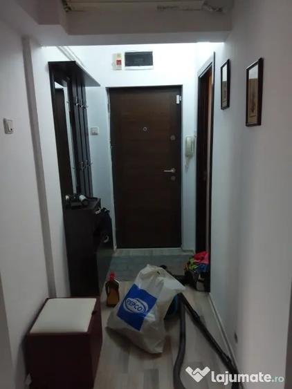 Apartament cu 3 camere decomandat în Ștefan cel Mare