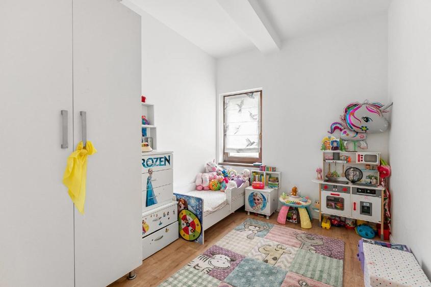 Casă individuală cu 5 camere cu Teren 1000 Mp în Sadu