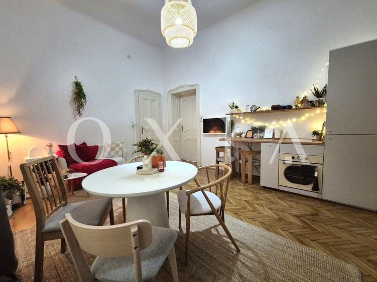 Apartament cu 3 camere semidecomandat, mobilat în Central