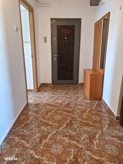 Apartament cu 3 camere decomandat în Siloz