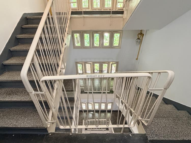Apartament cu 4 camere semidecomandat, mobilat în Berceni