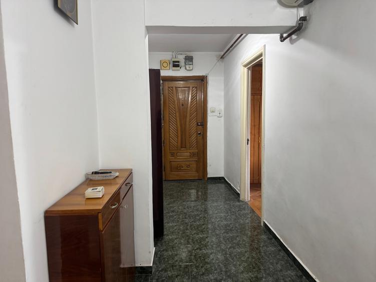 Apartament cu 4 camere decomandat în Dacia