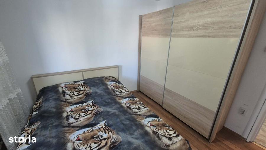 Apartament cu 3 camere decomandat în Tei