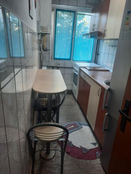 Apartament cu 3 camere semidecomandat în Șiria