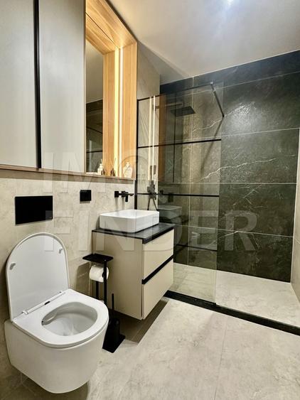 Apartament cu 3 camere semidecomandat, mobilat în Florești