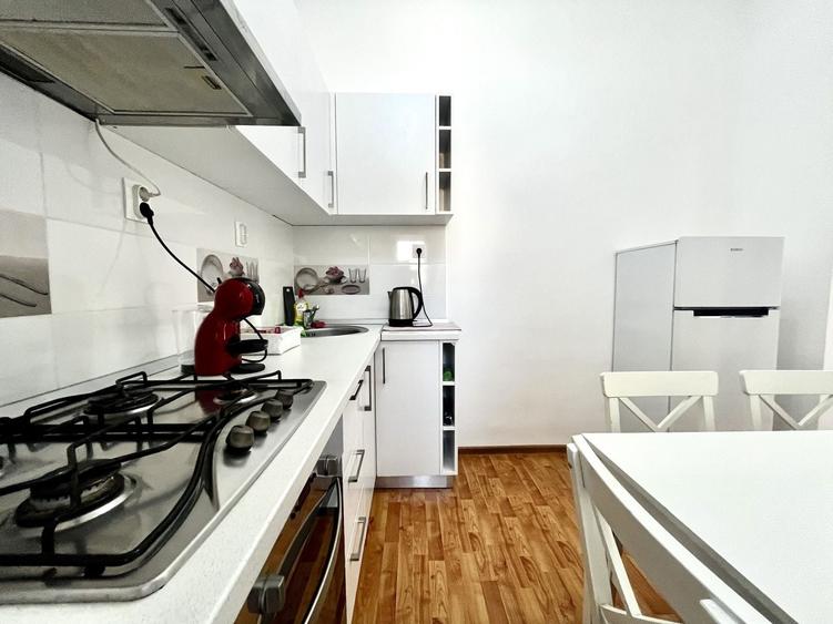 Apartament cu 2 camere decomandat, mobilat în P-ța Unirii
