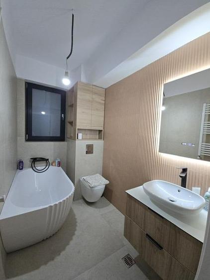 Apartament cu 3 camere, mobilat în Băneasa