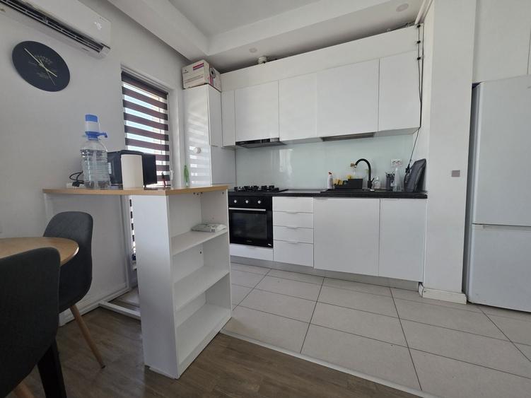 Apartament cu 3 camere semidecomandat în Ștefăneștii de Jos