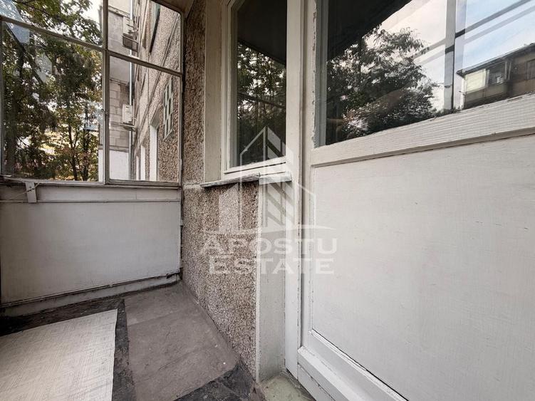 Apartament cu 2 camere semidecomandat, mobilat în Central