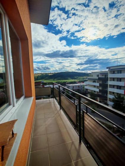 Apartament cu 4 camere decomandat în Baciu